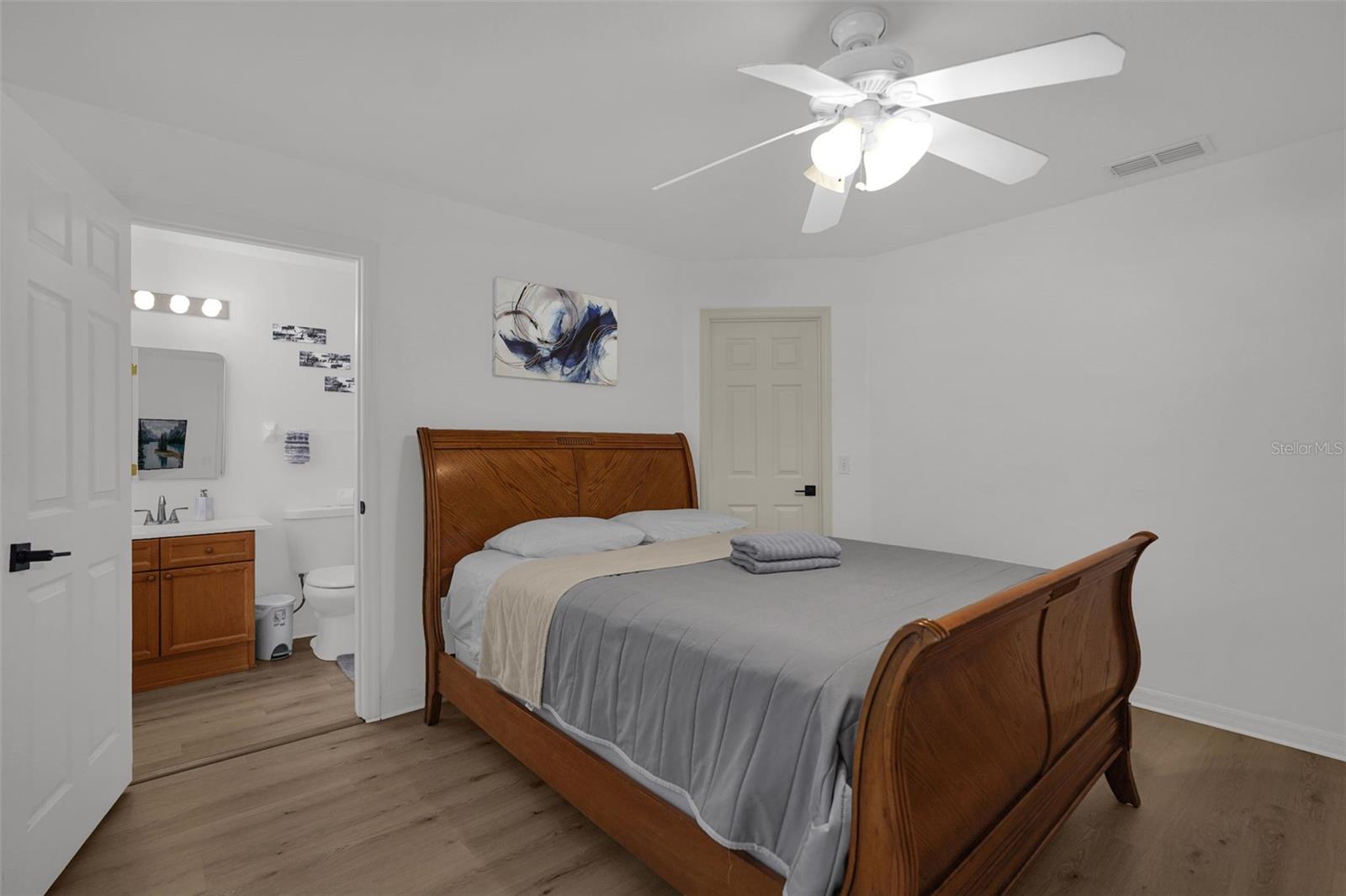470 Paradise Woods Ct Property Photo 16