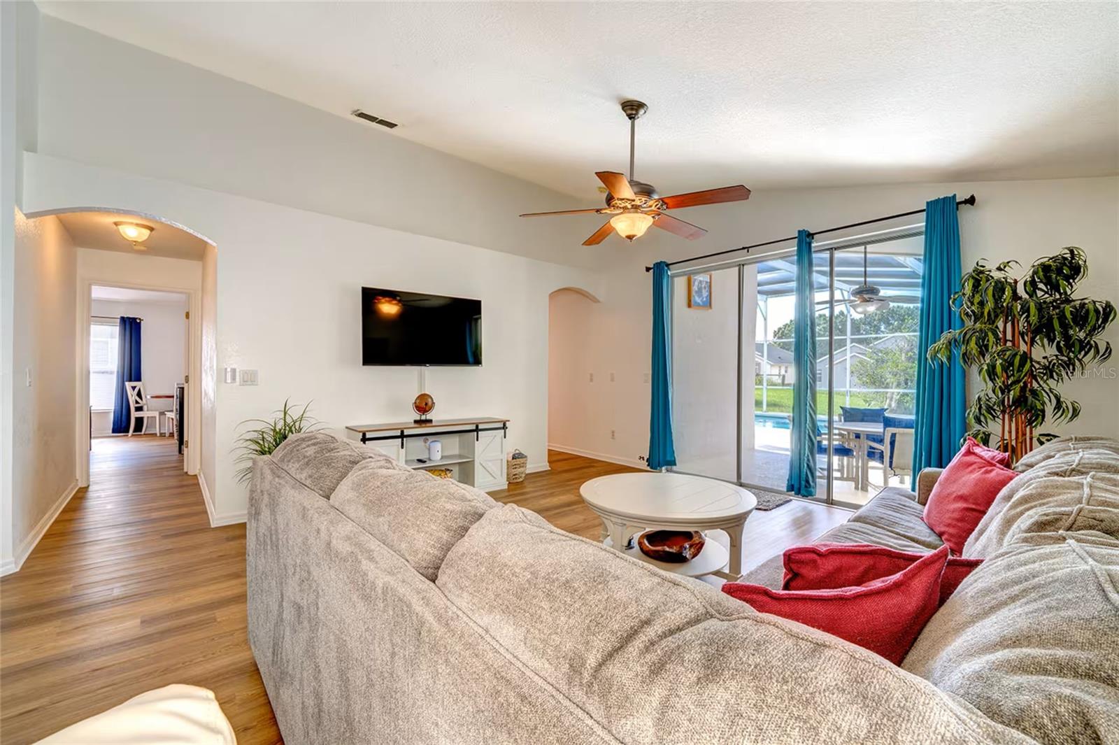 136 Troon Cir Property Photo 4