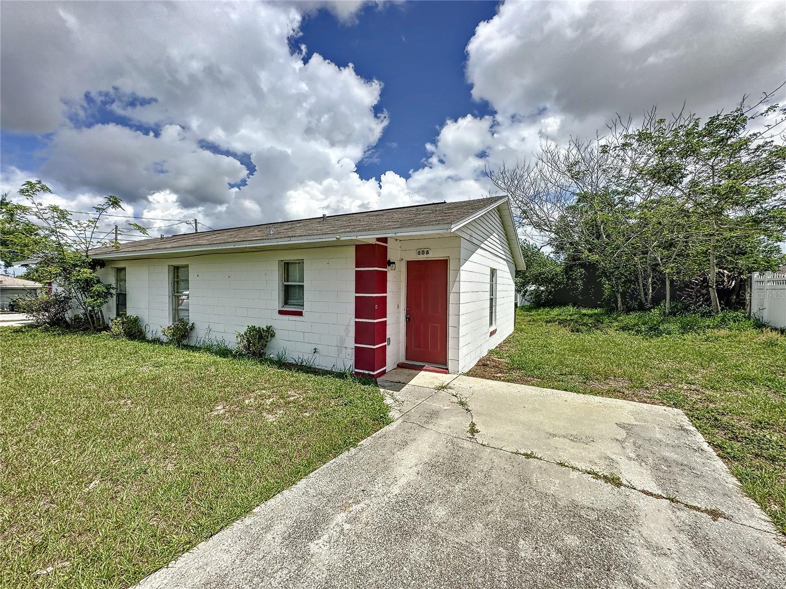 606 CLAUDE HOLMES SR AVE Property Photo 1