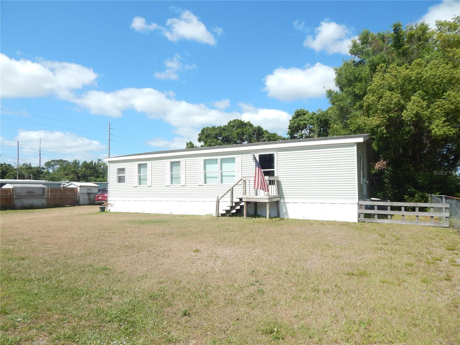900 Columbia Ave Property Photo 1