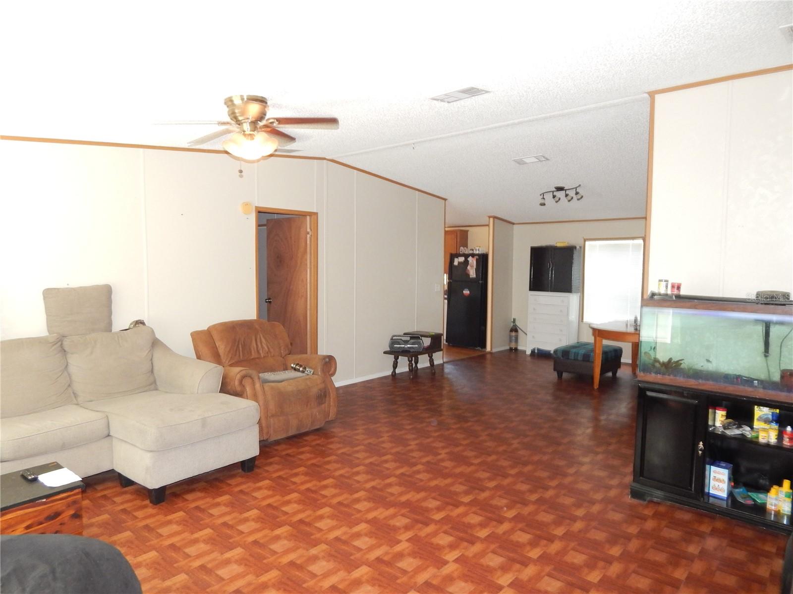 900 Columbia Ave Property Photo 2