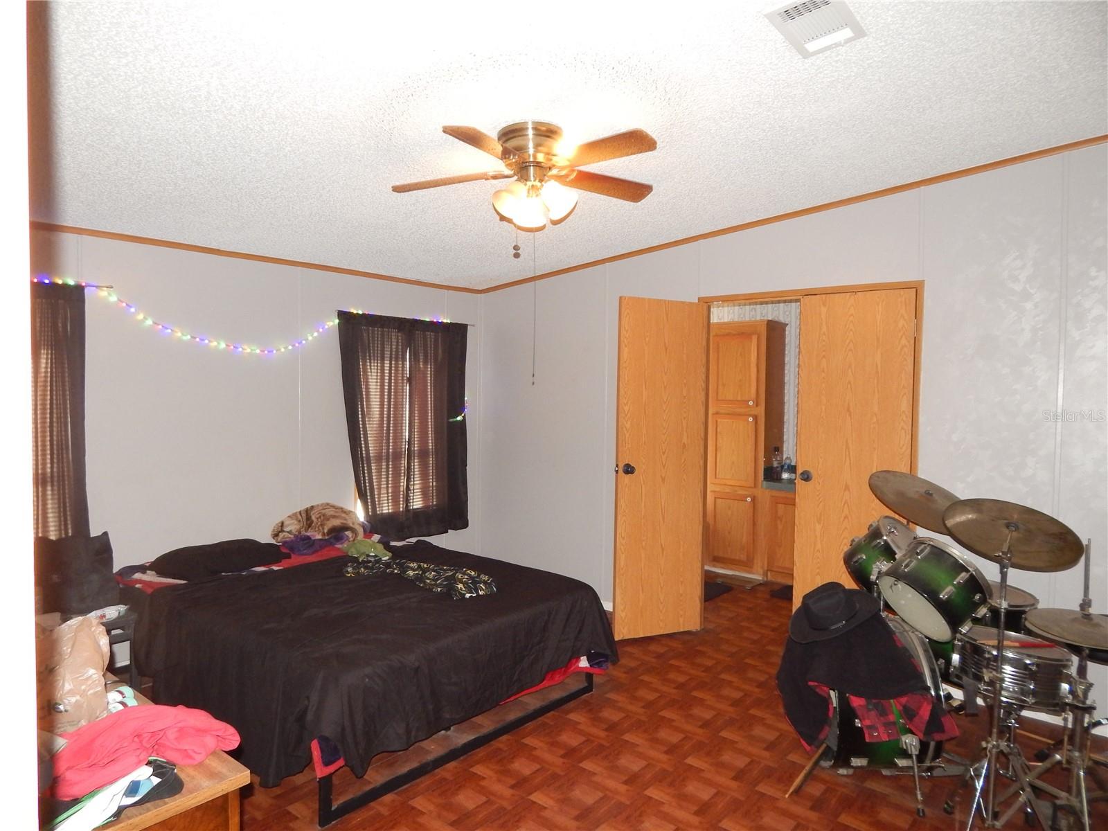 900 Columbia Ave Property Photo 4