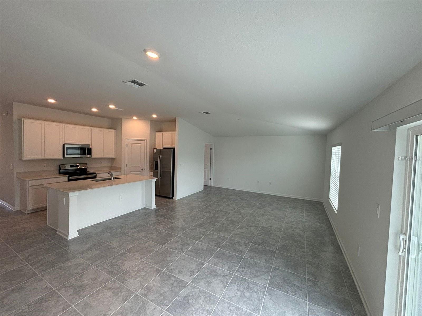 828 Daring Dr Property Photo 2