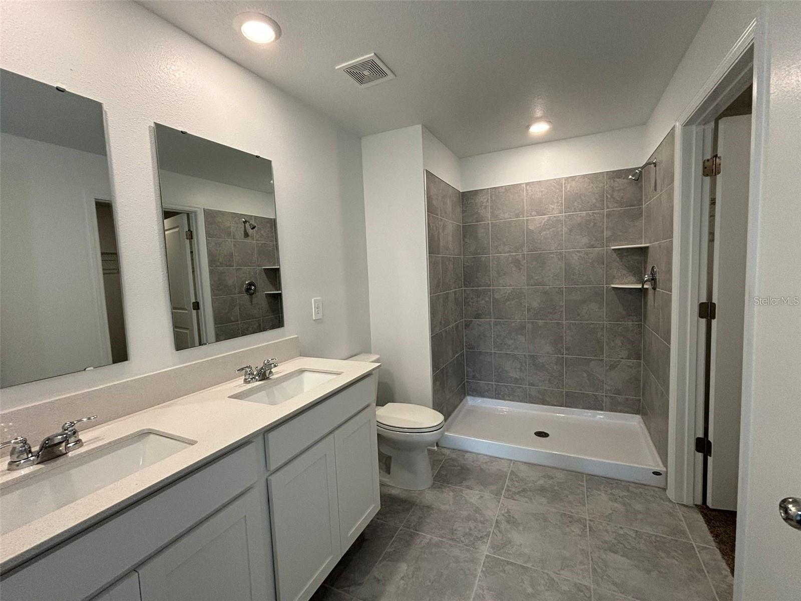 828 Daring Dr Property Photo 5