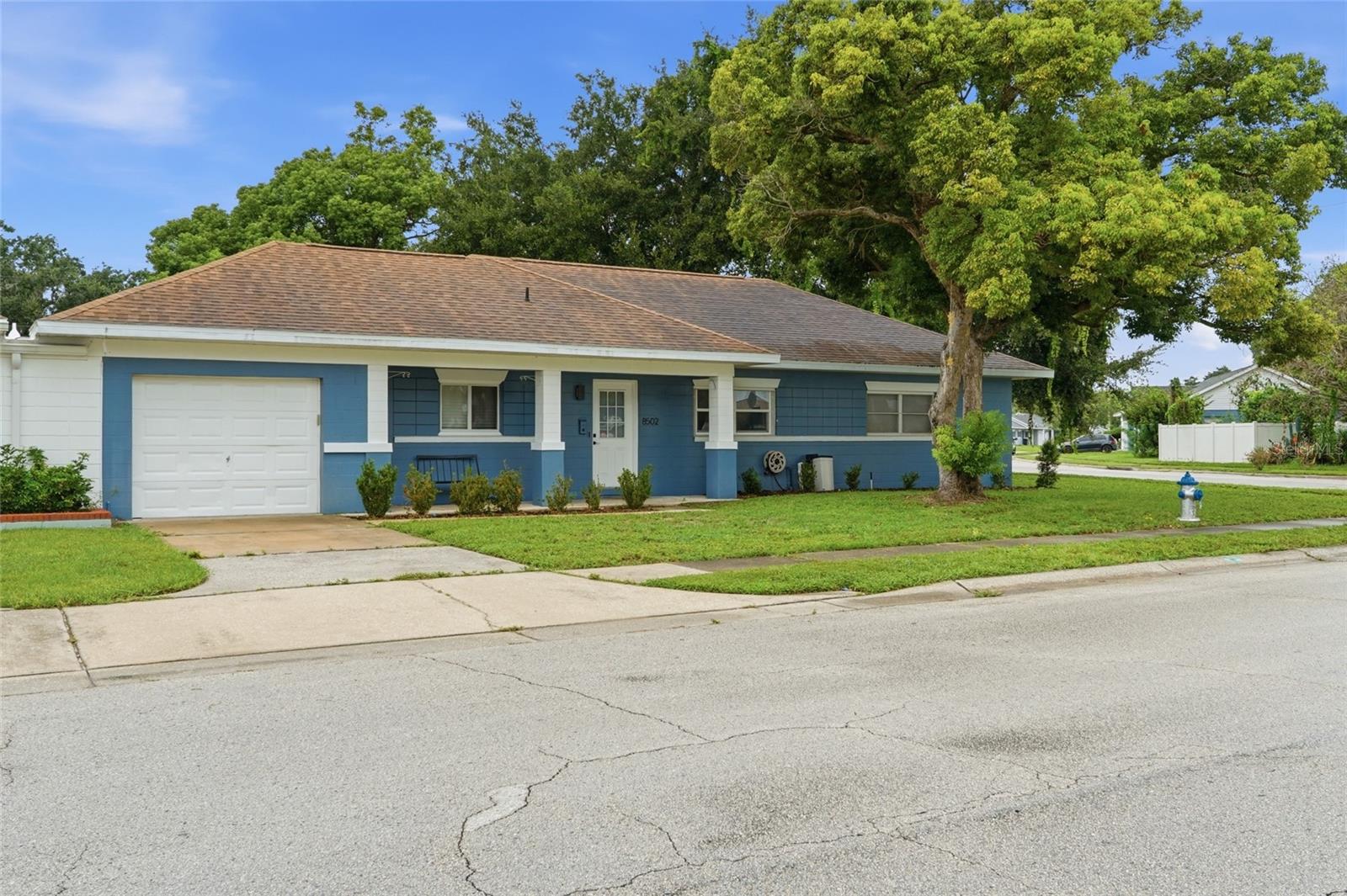 8502 Oak Bluff Dr Property Photo 1