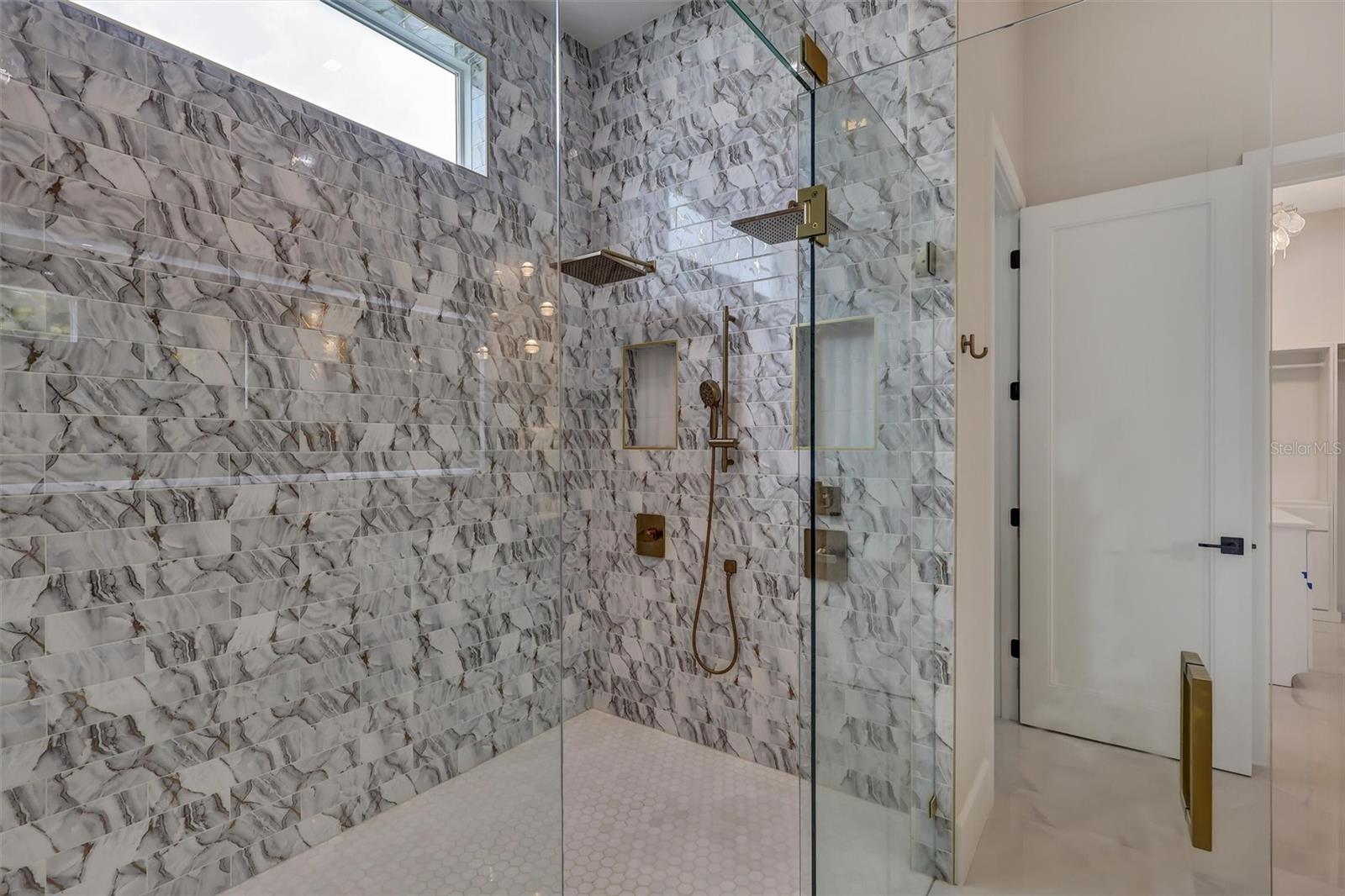 1002 Coyote Creek Way Property Photo 32