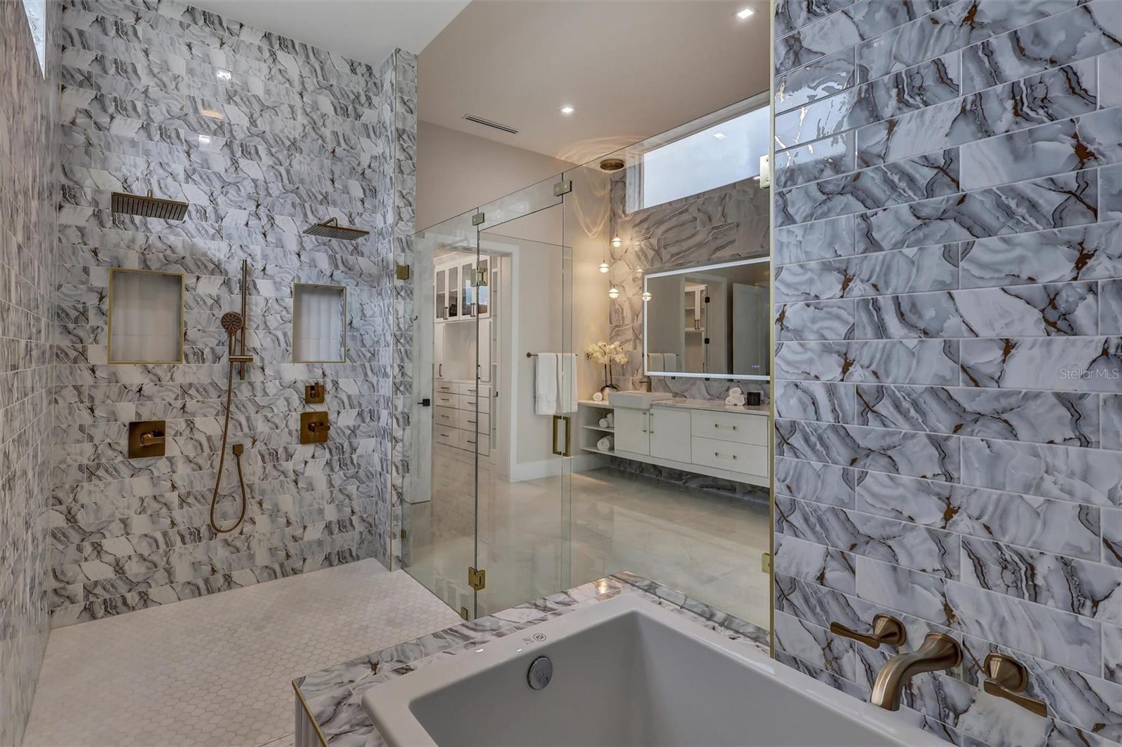 1002 Coyote Creek Way Property Photo 33