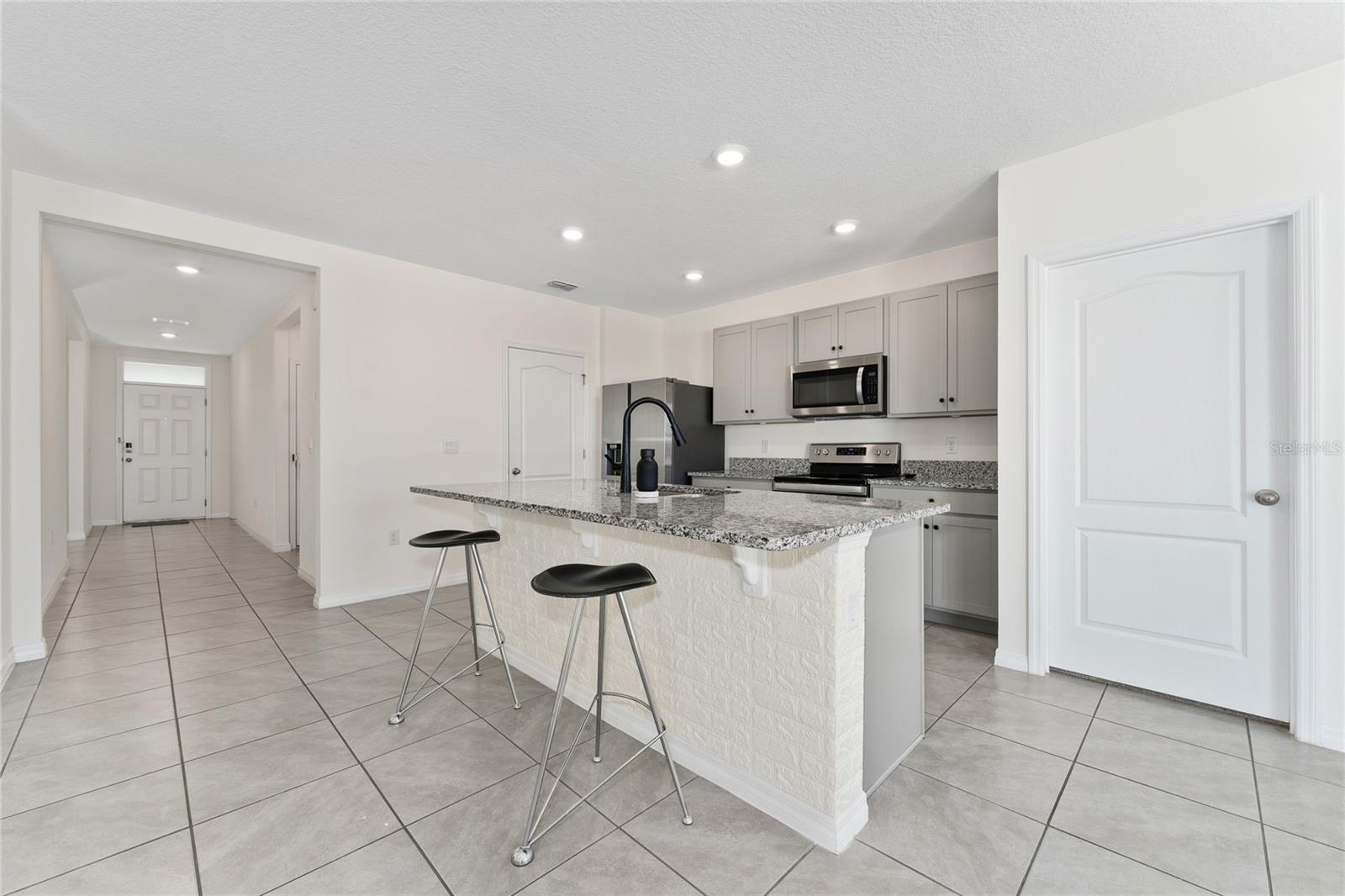 1825 Juneberry St Property Photo 4