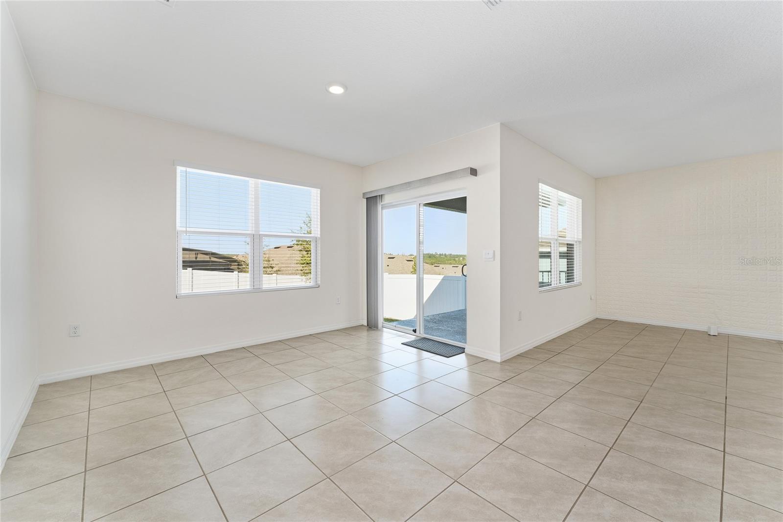 1825 Juneberry St Property Photo 6