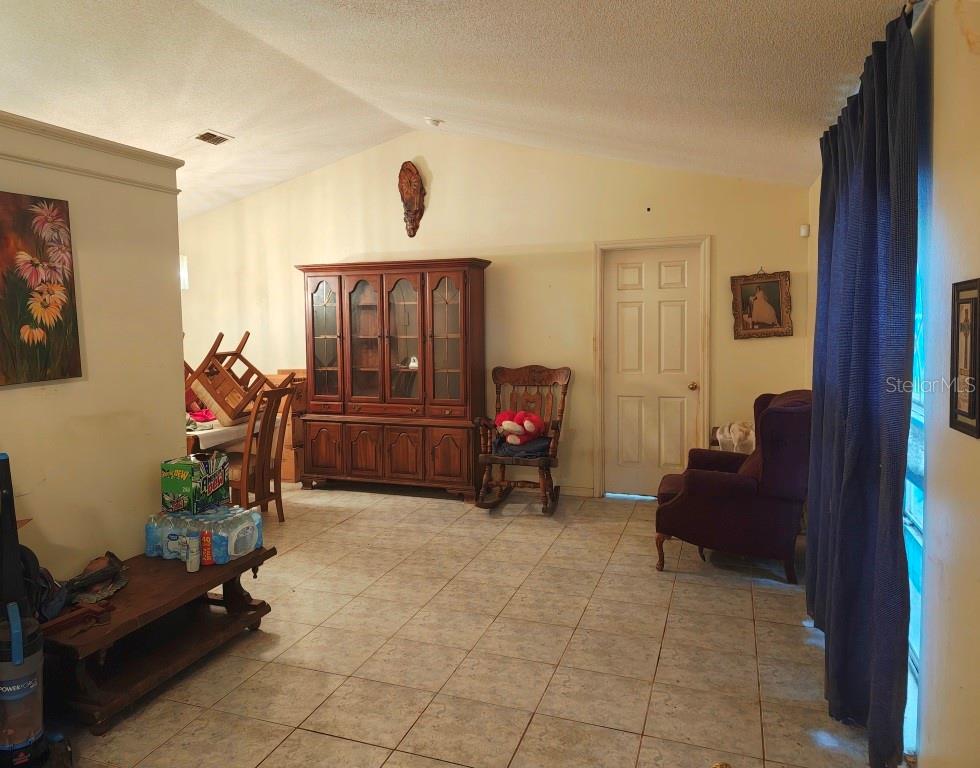959 Gascony Ct Property Photo 2