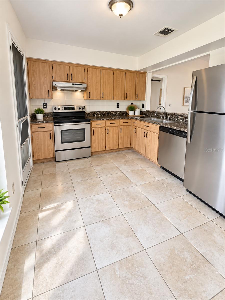 629 Fresno Ct Property Photo 4