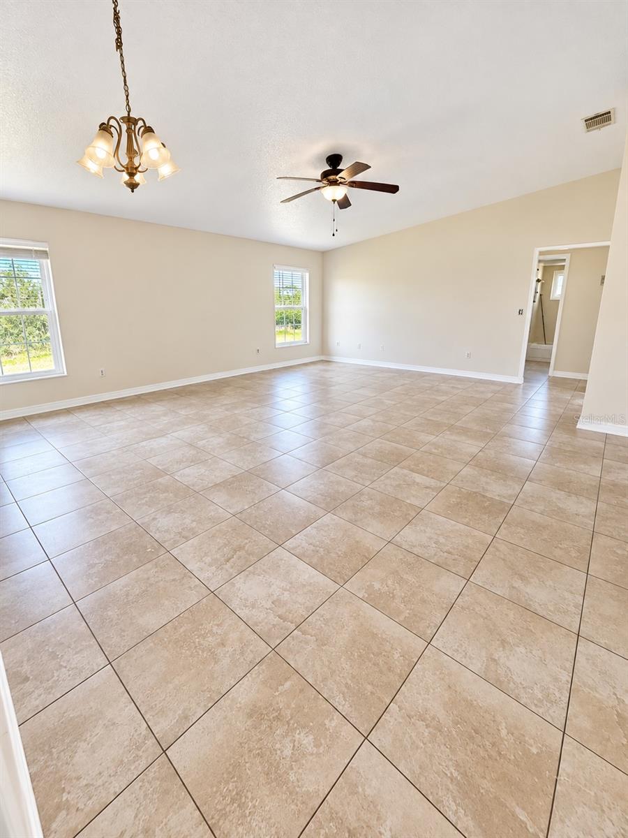 629 Fresno Ct Property Photo 5