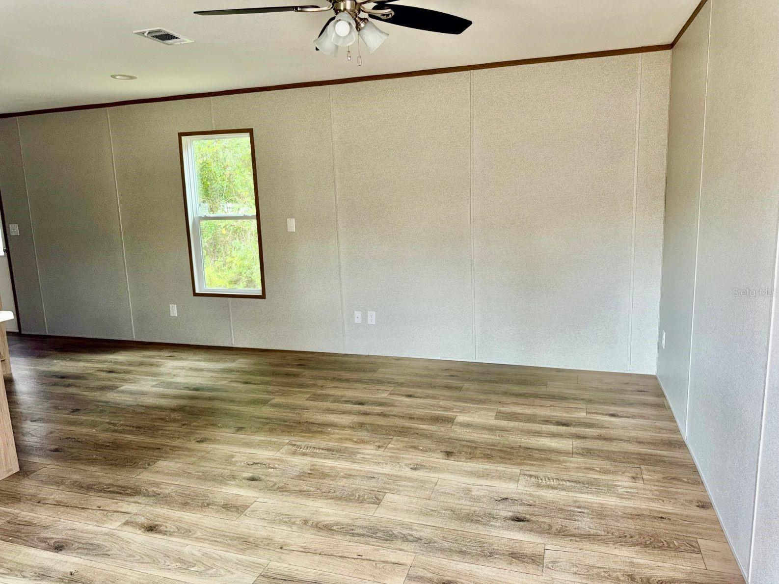 102 Livingston Ct Property Photo 6