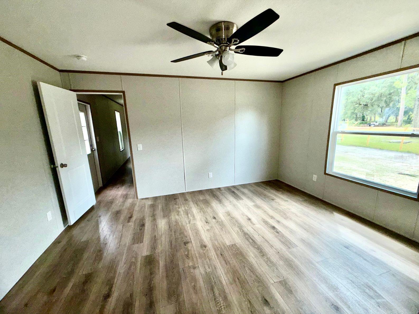 102 Livingston Ct Property Photo 10