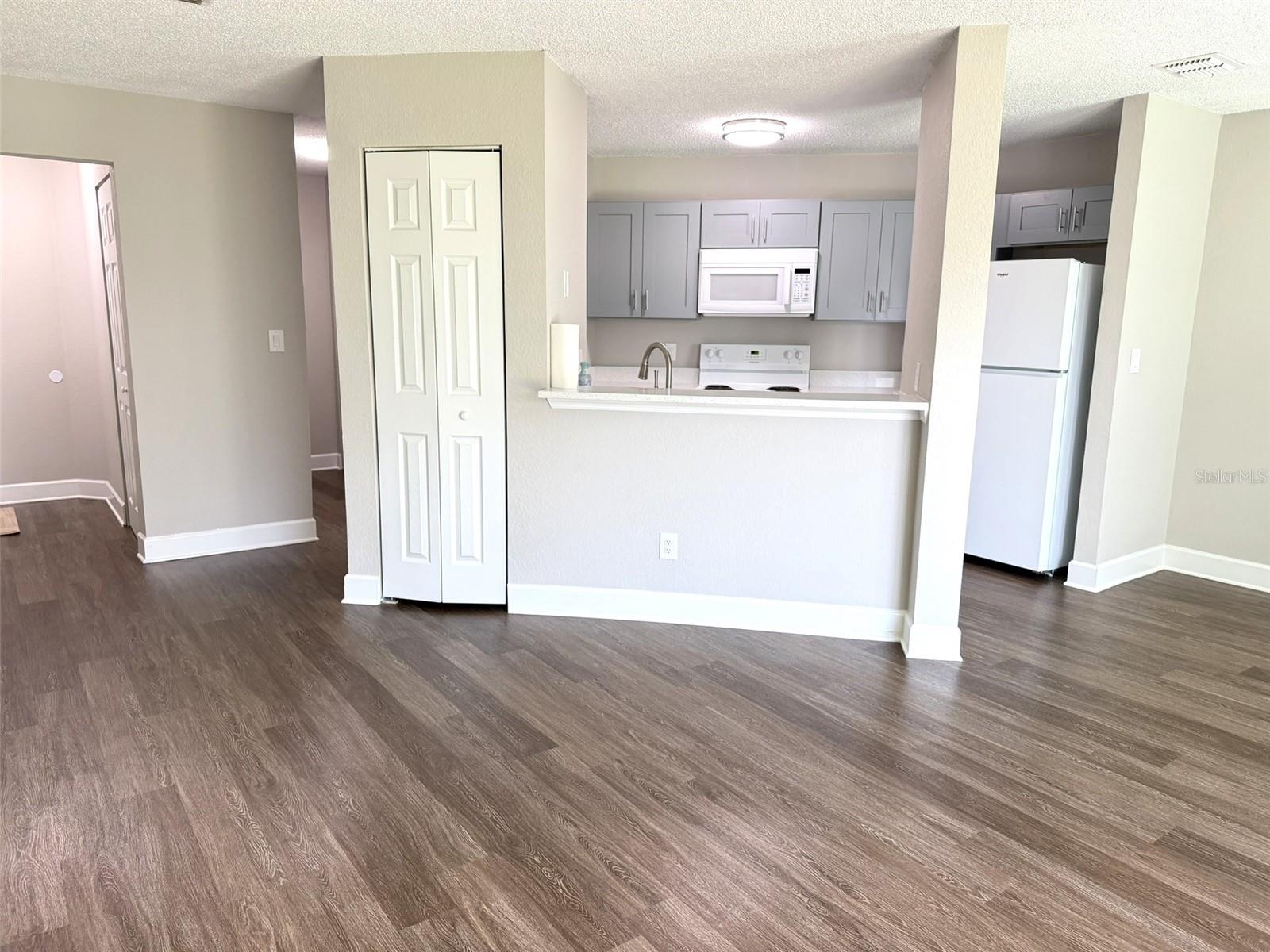 2524 Woodgate Blvd #102 Property Photo 3