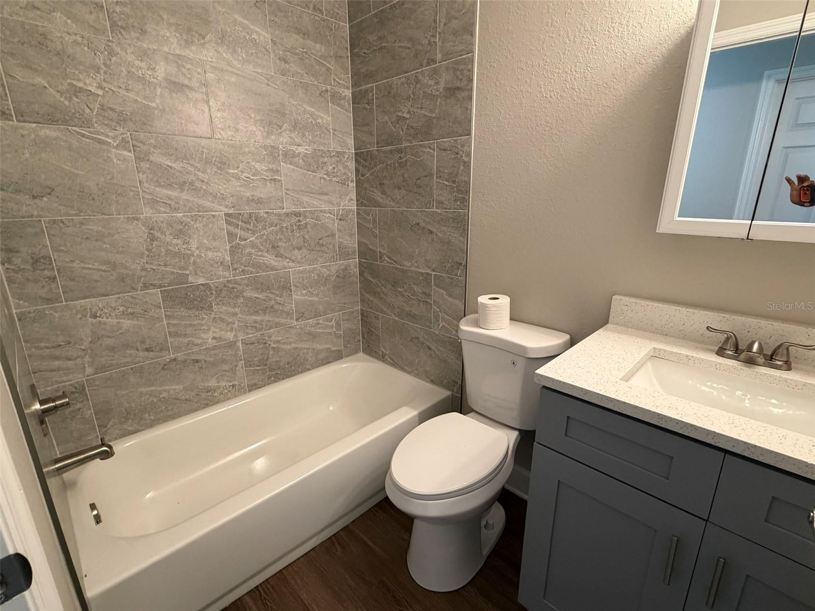 2524 Woodgate Blvd #102 Property Photo 8