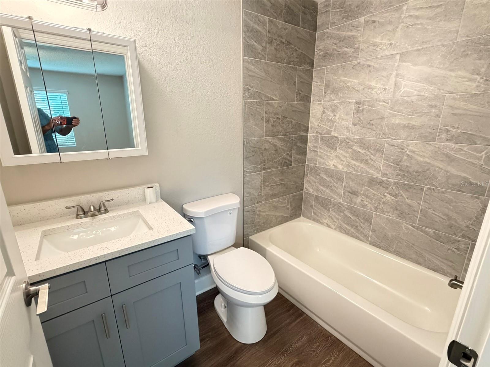 2524 Woodgate Blvd #102 Property Photo 11