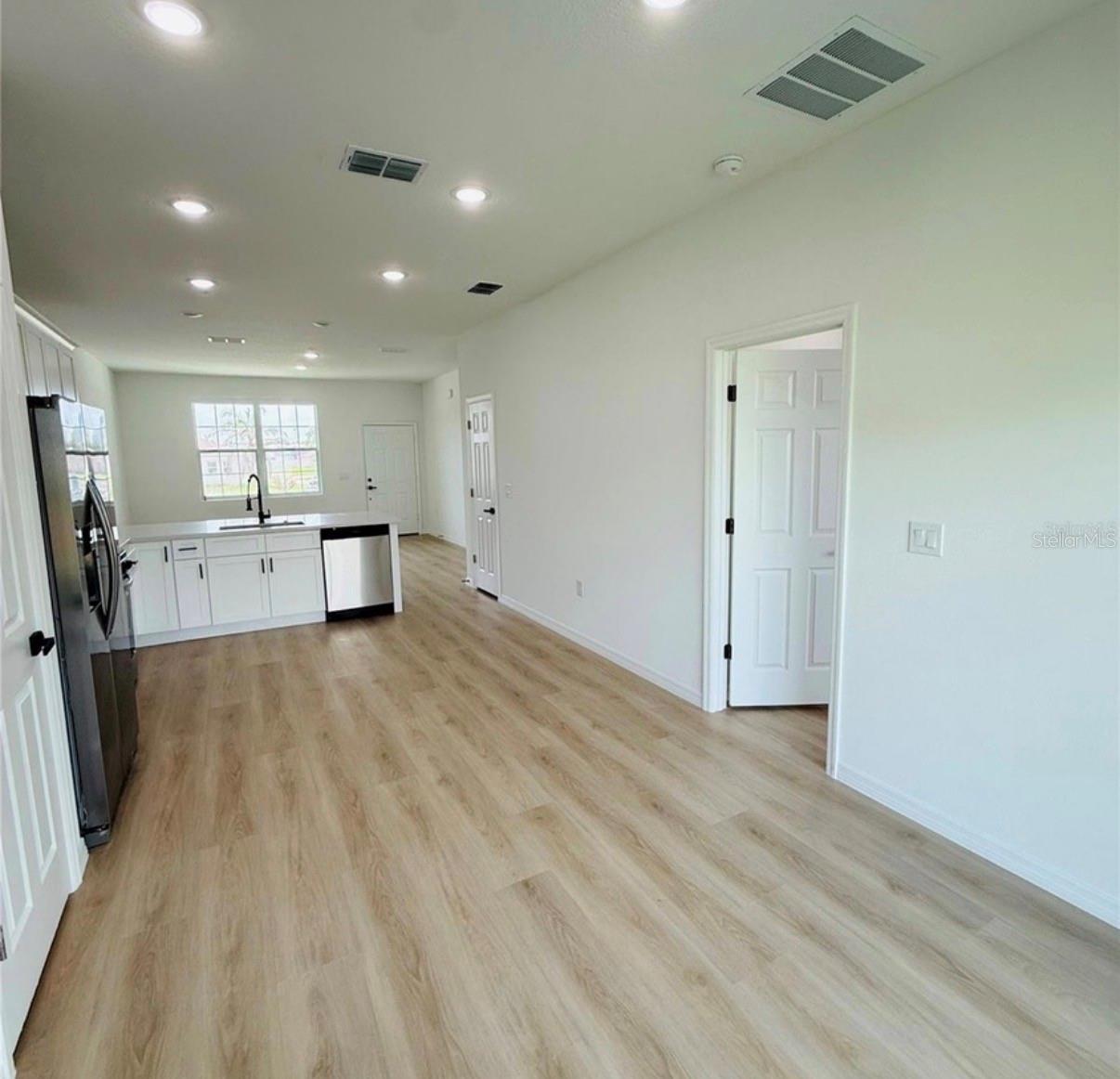 646 Desmoines Ct Property Photo 4
