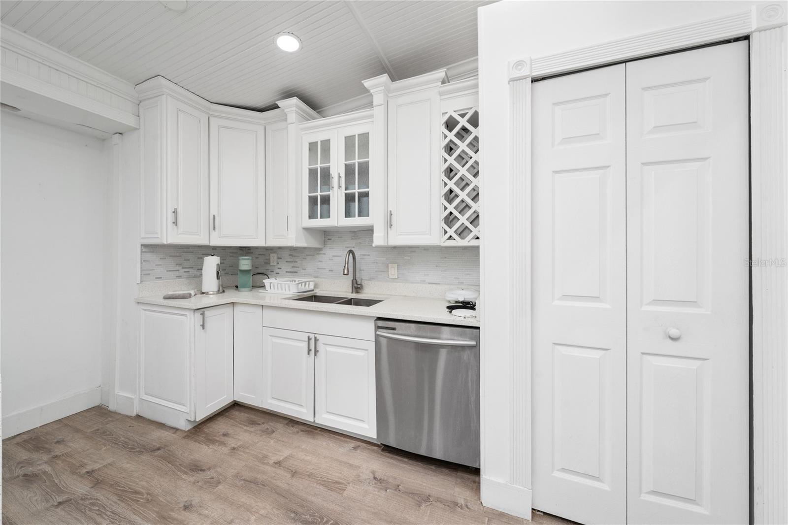 711 Briarcliffe St #b Property Photo 4