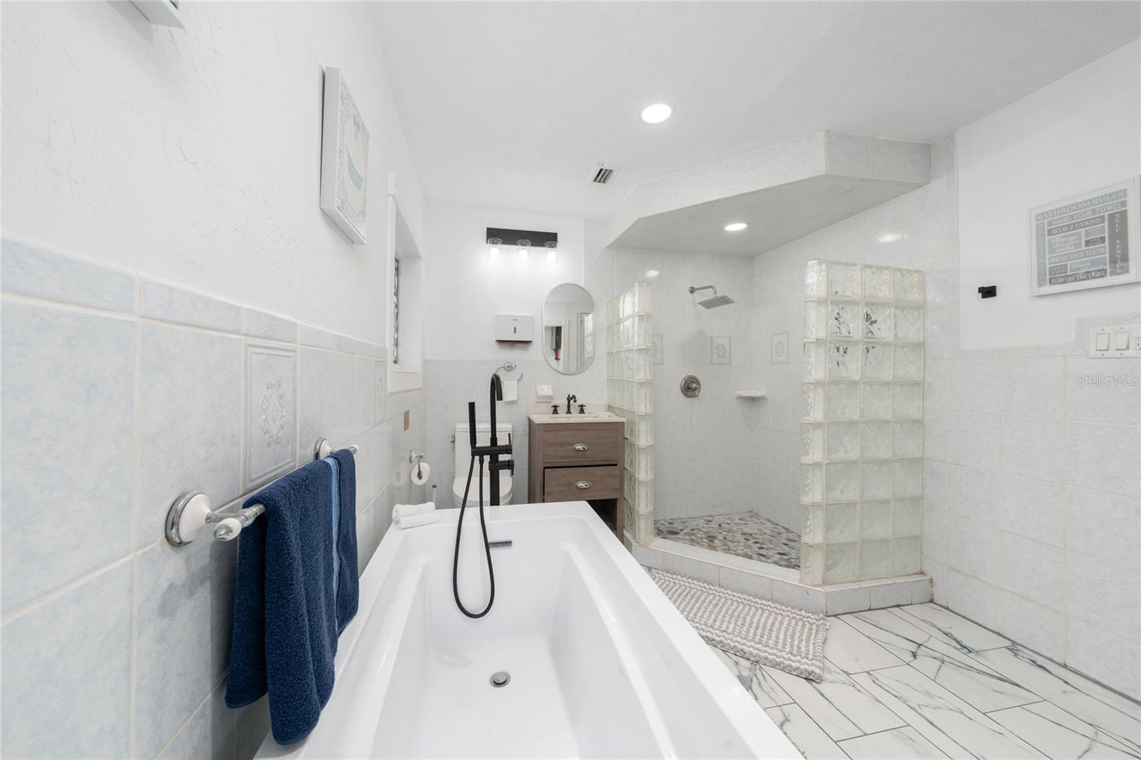 711 Briarcliffe St #b Property Photo 17