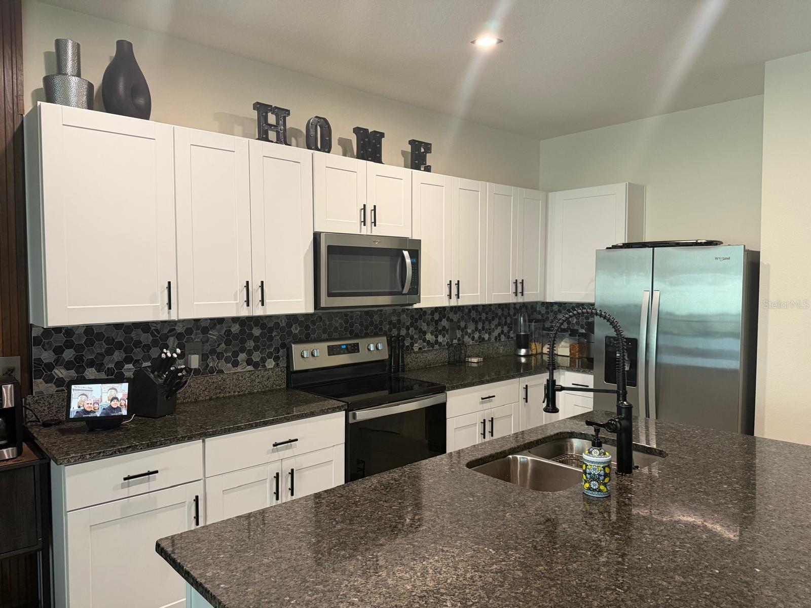 1346 Isleta Loop Property Photo 5