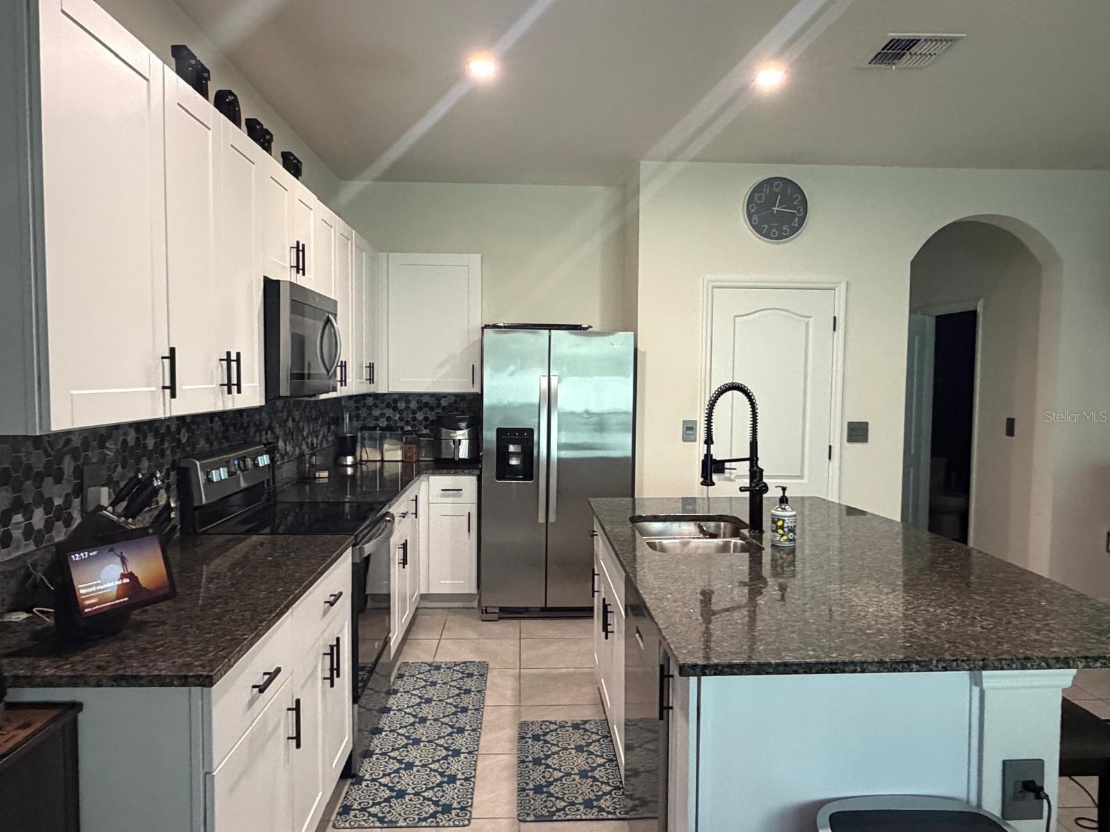 1346 Isleta Loop Property Photo 6