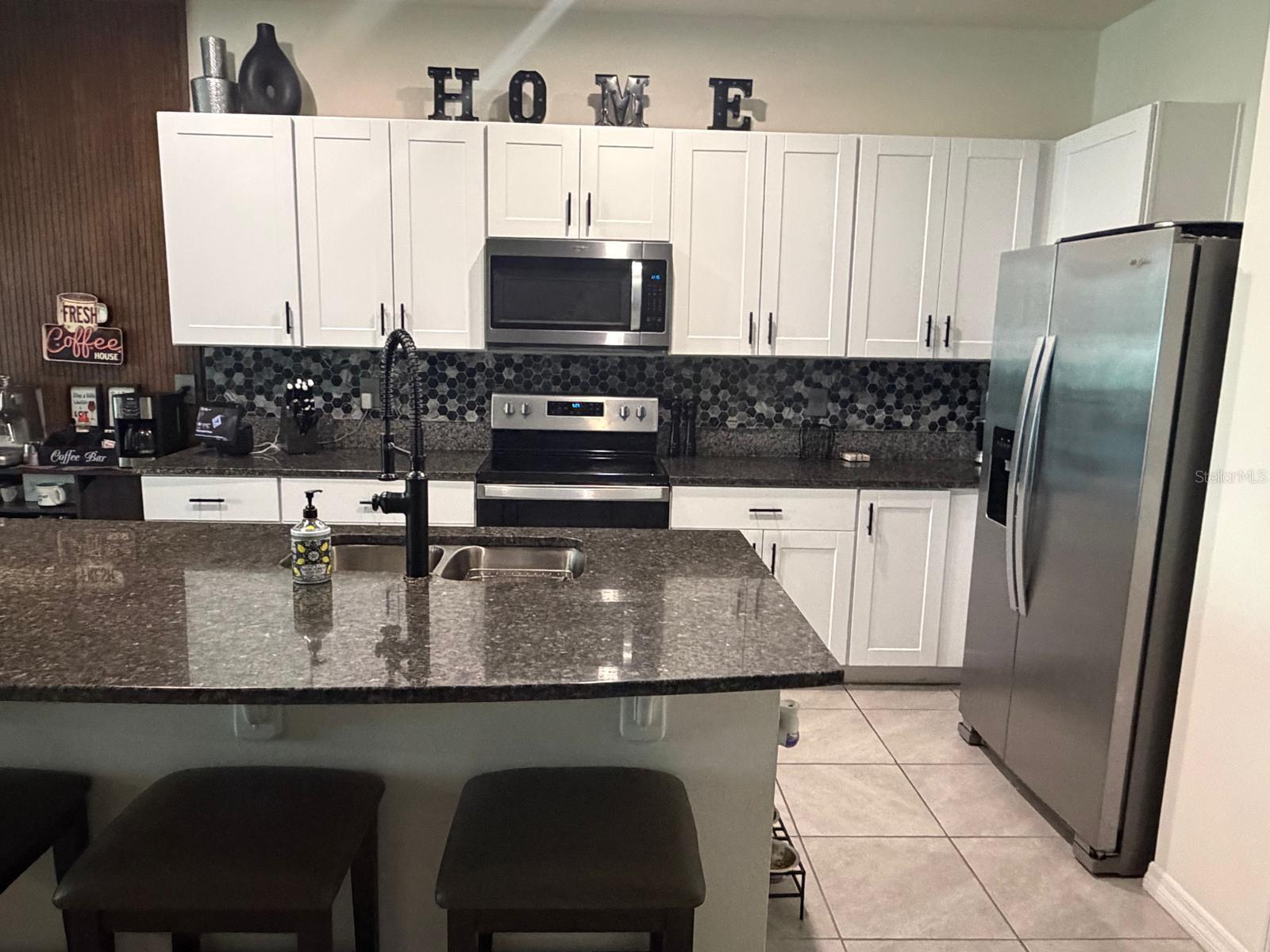 1346 Isleta Loop Property Photo 8