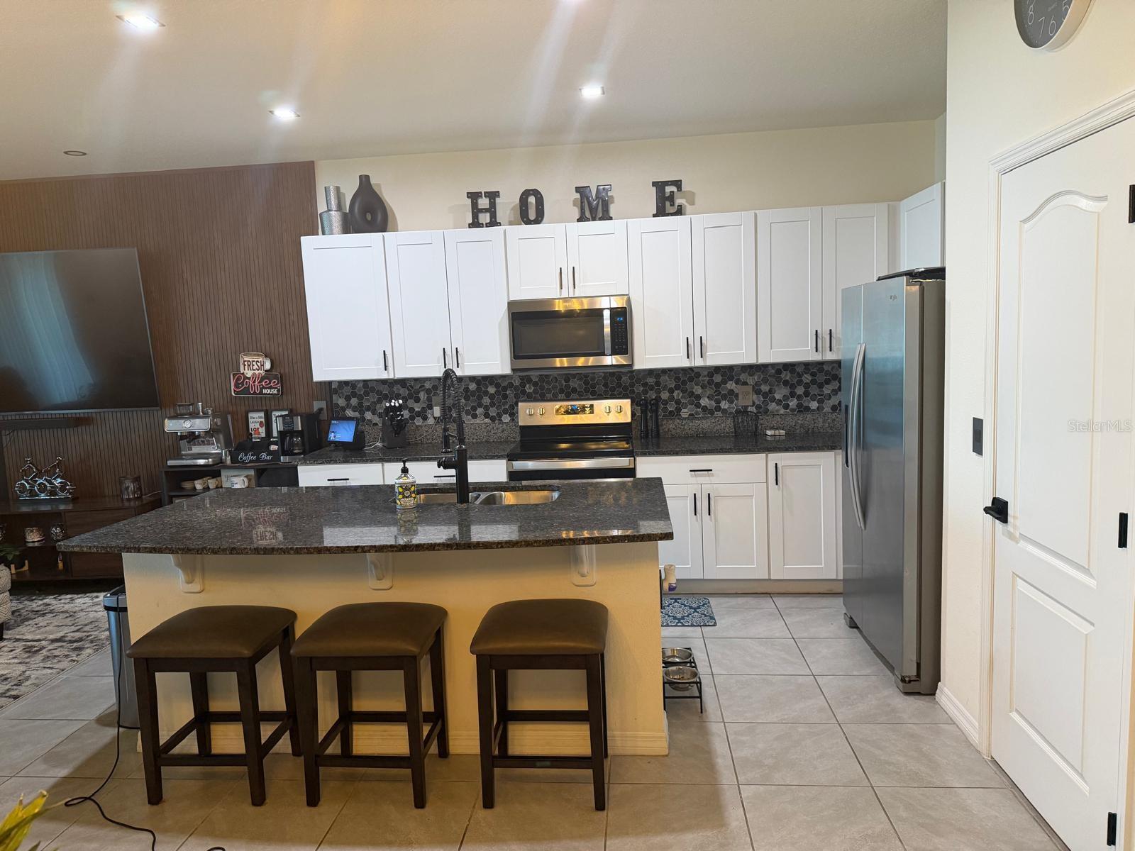 1346 Isleta Loop Property Photo 9