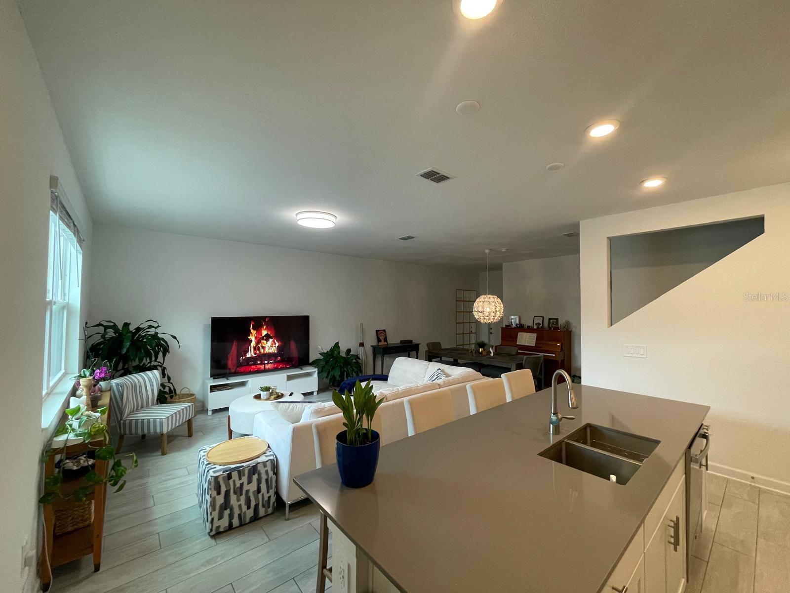 3092 Addison Blvd Property Photo 13
