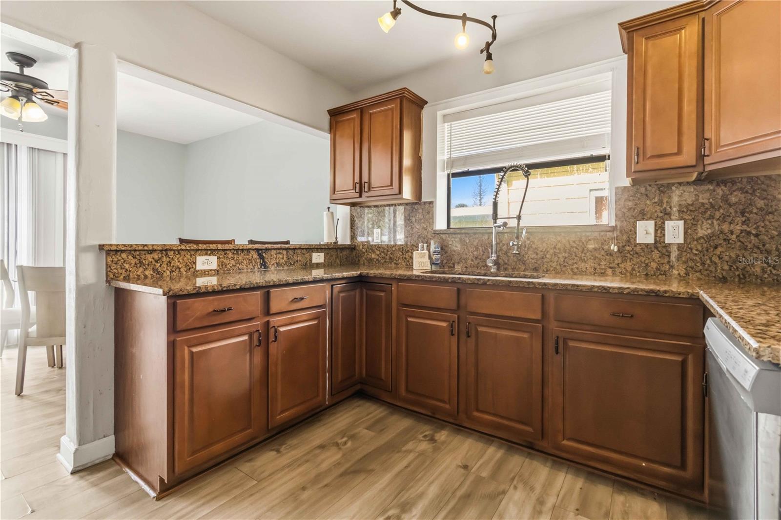 582 Revilo Blvd Property Photo 12