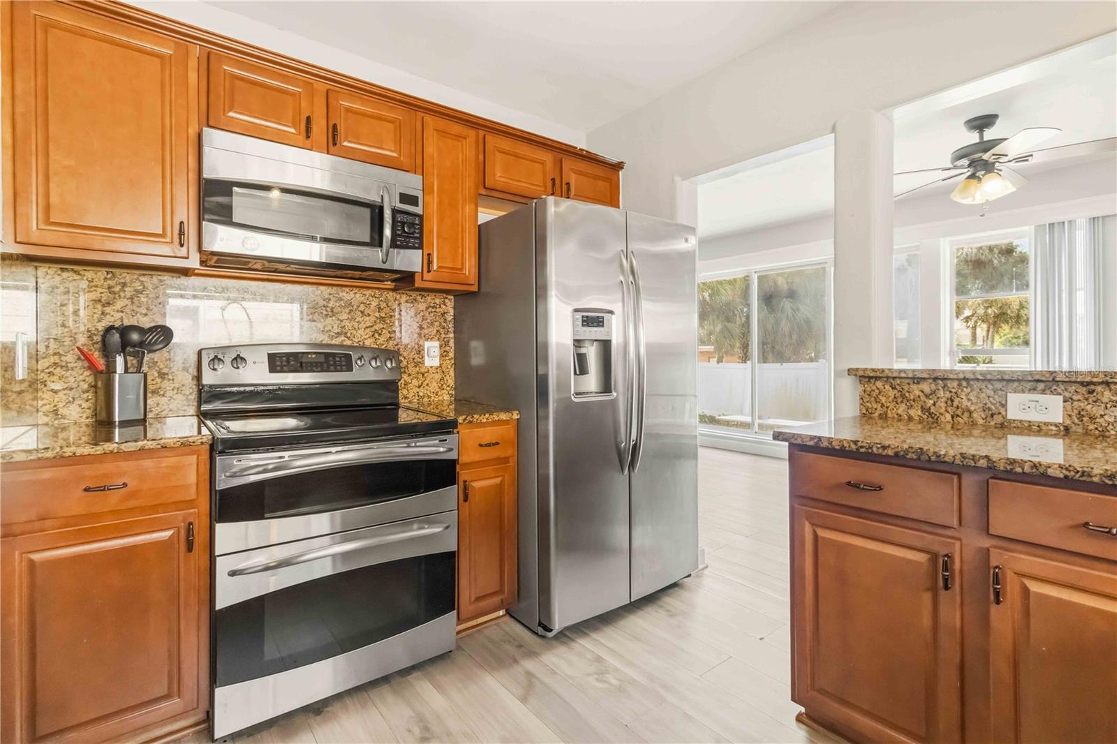 582 Revilo Blvd Property Photo 14