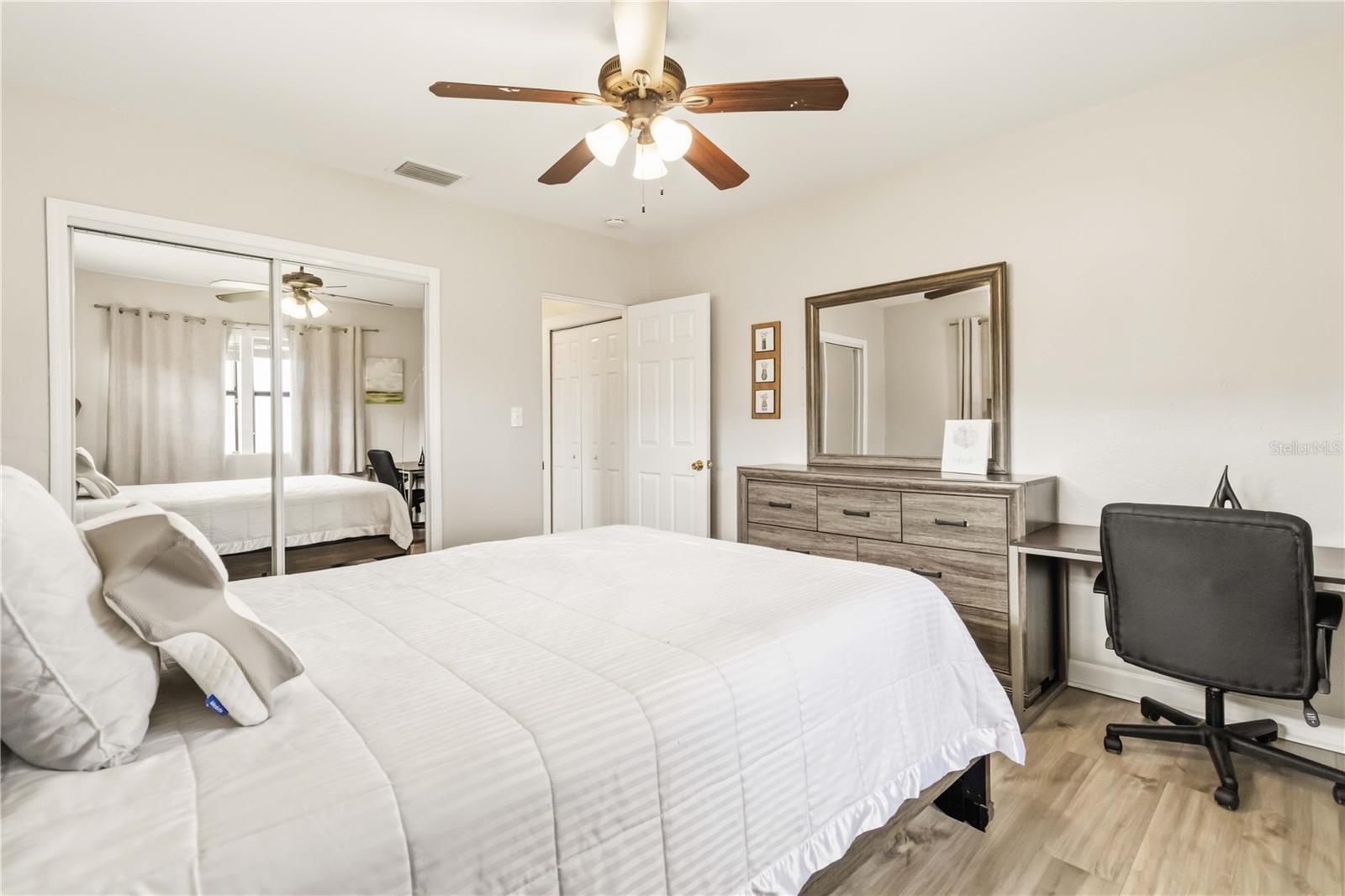 582 Revilo Blvd Property Photo 16