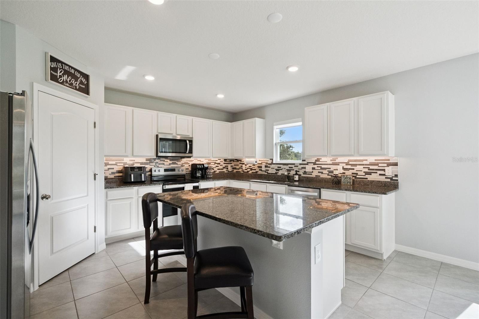 2771 Sunnyvale St Property Photo 4