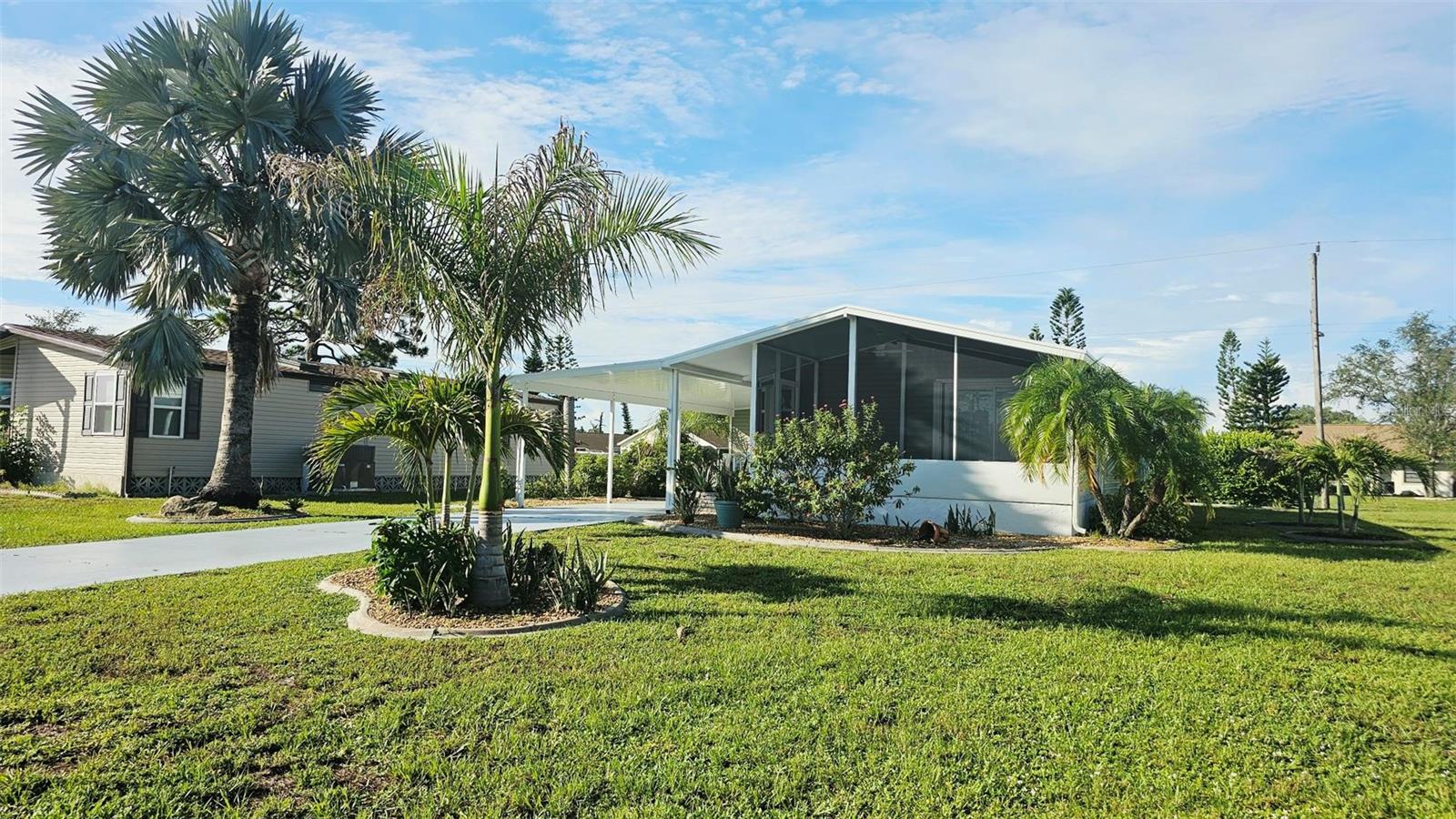 9122 KESTRAL CIR Property Photo 1