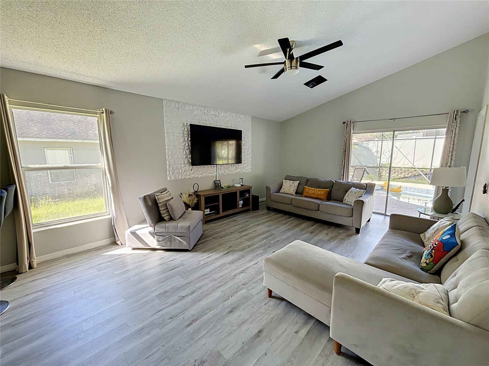 668 Durango Loop St Property Photo 2
