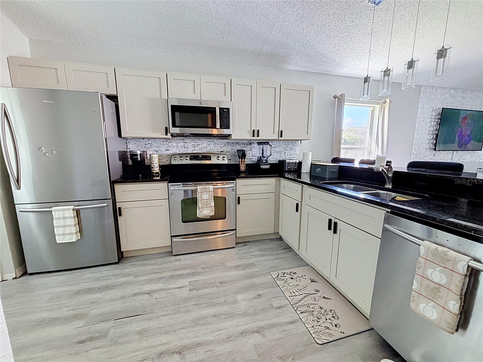 668 Durango Loop St Property Photo 4