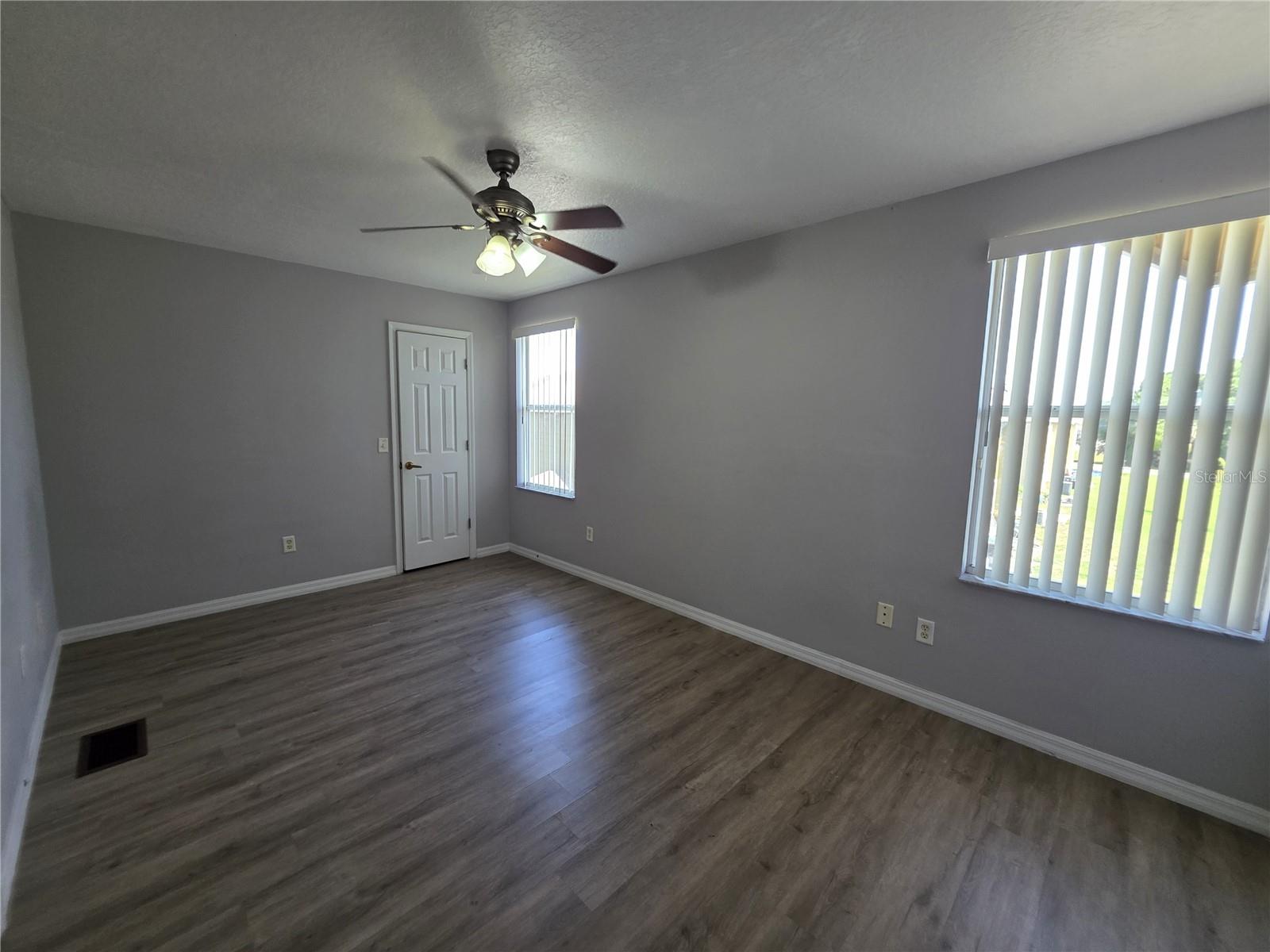 937 Washington Palm Loop Property Photo 2