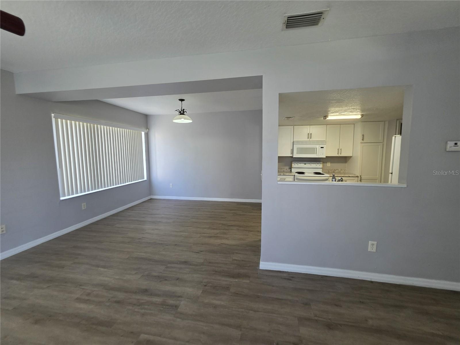 937 Washington Palm Loop Property Photo 6