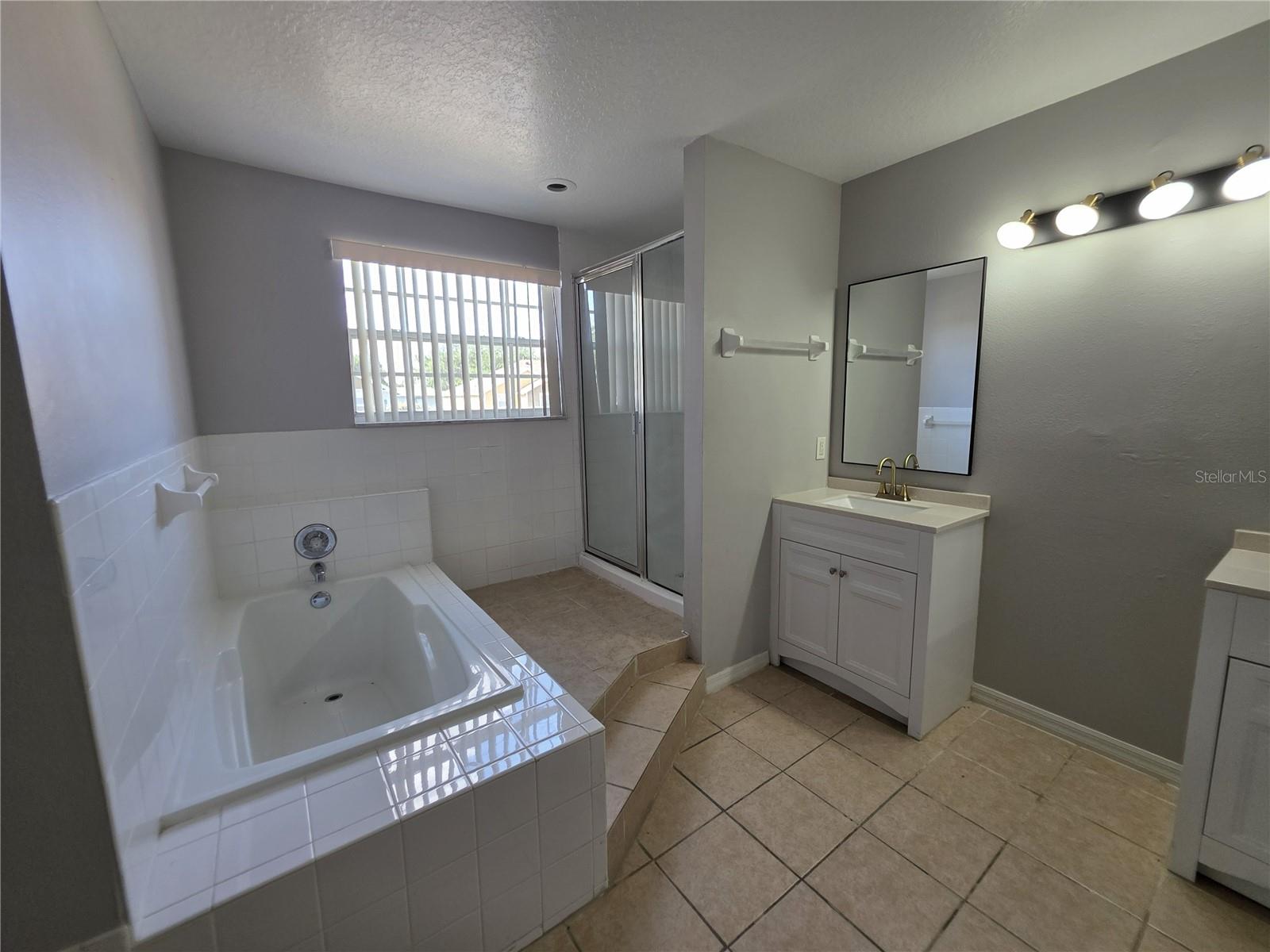 937 Washington Palm Loop Property Photo 8