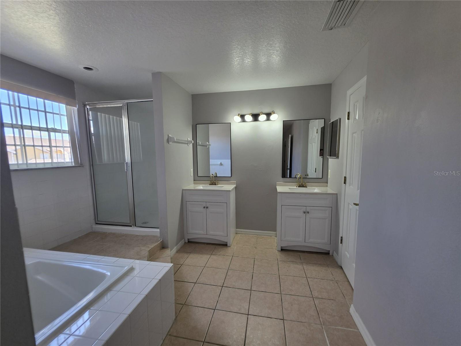 937 Washington Palm Loop Property Photo 9