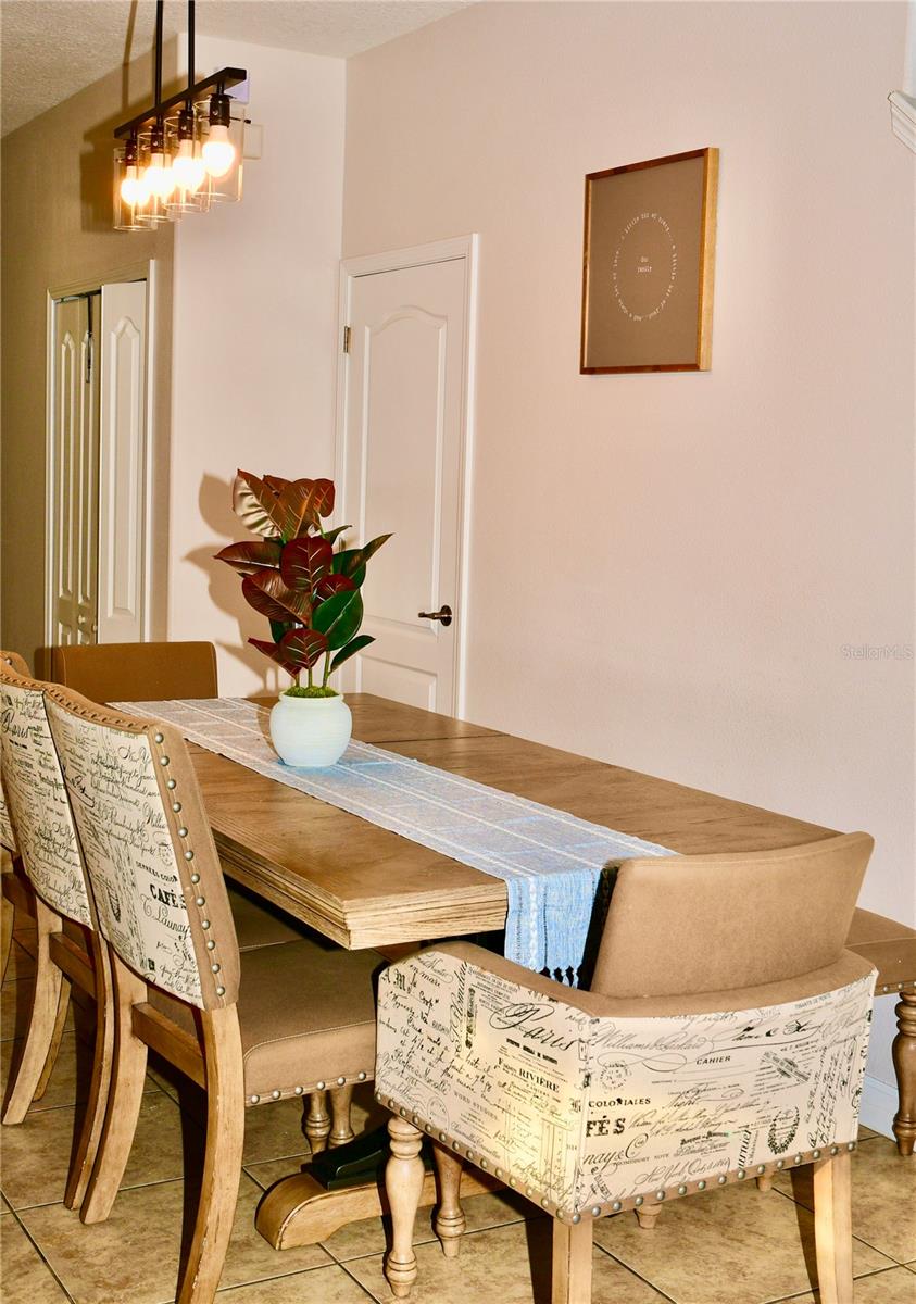 8964 Cat Palm Rd Property Photo 4