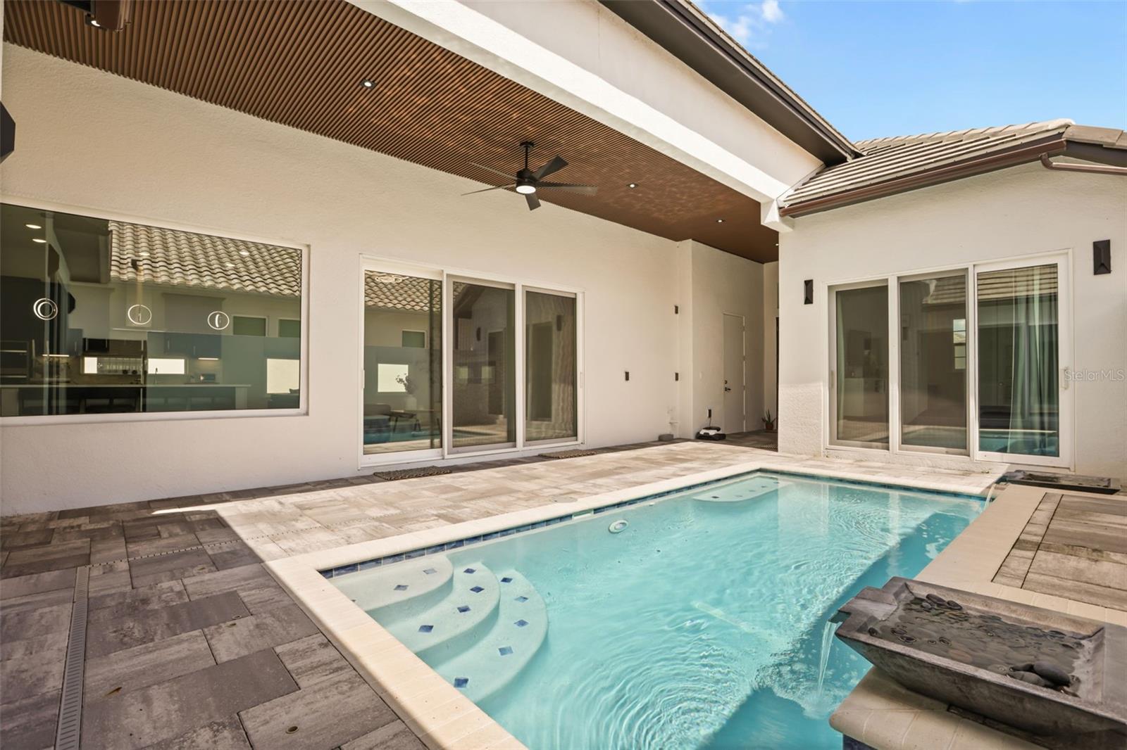 260 Hampton Loop Property Photo 8