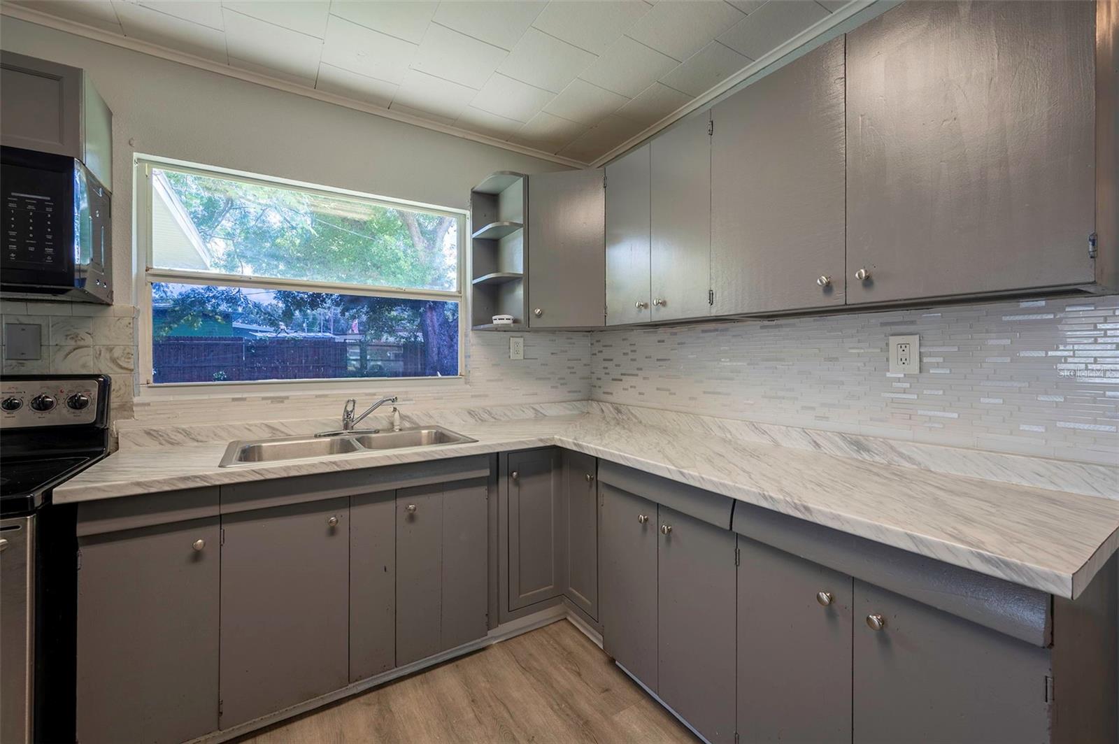 5136 Studio Dr Property Photo 1
