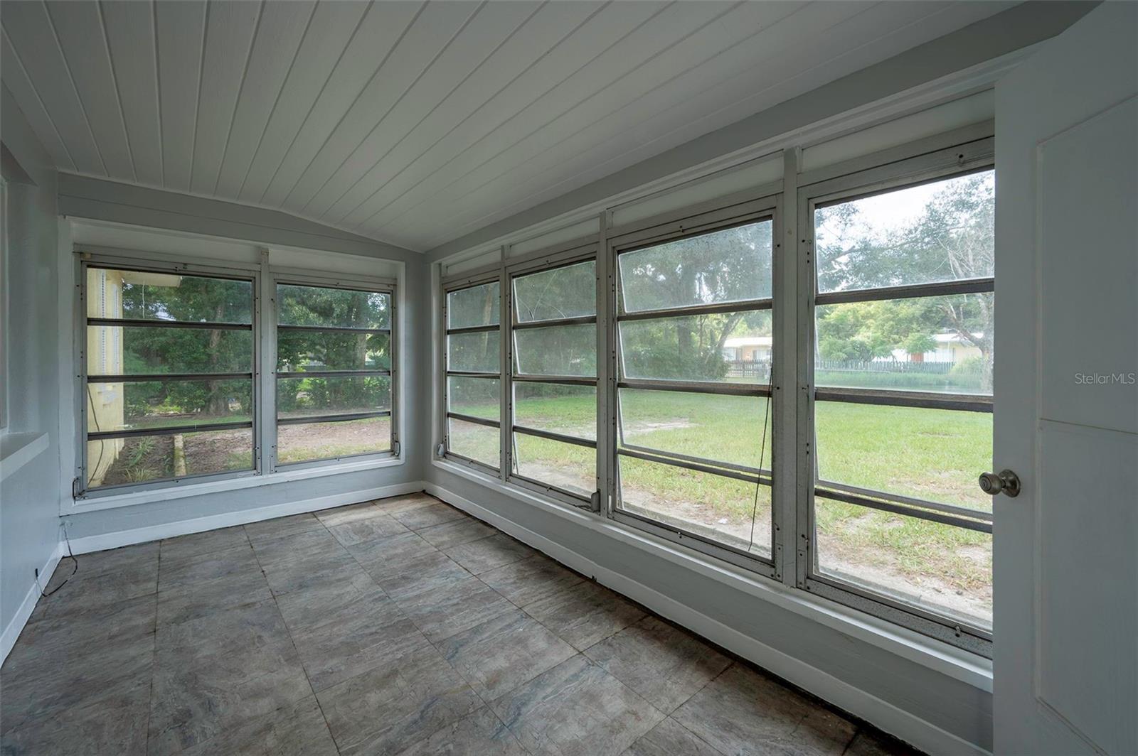 5136 Studio Dr Property Photo 3