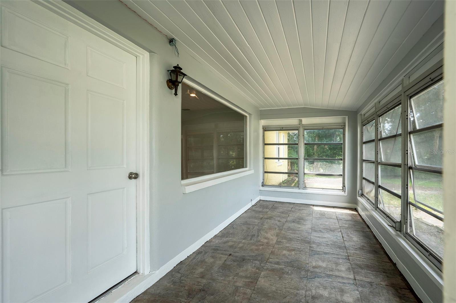 5136 Studio Dr Property Photo 4