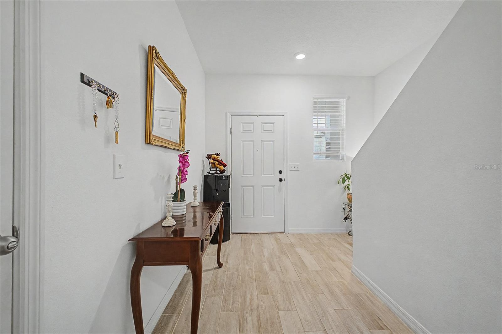 879 Grandin St Property Photo 5