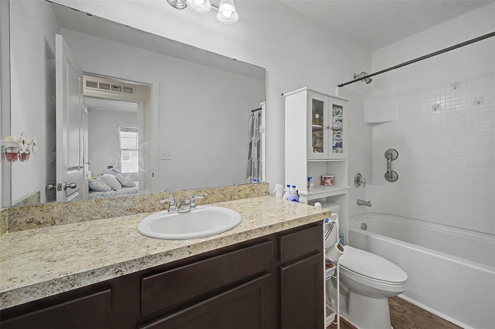 879 Grandin St Property Photo 13