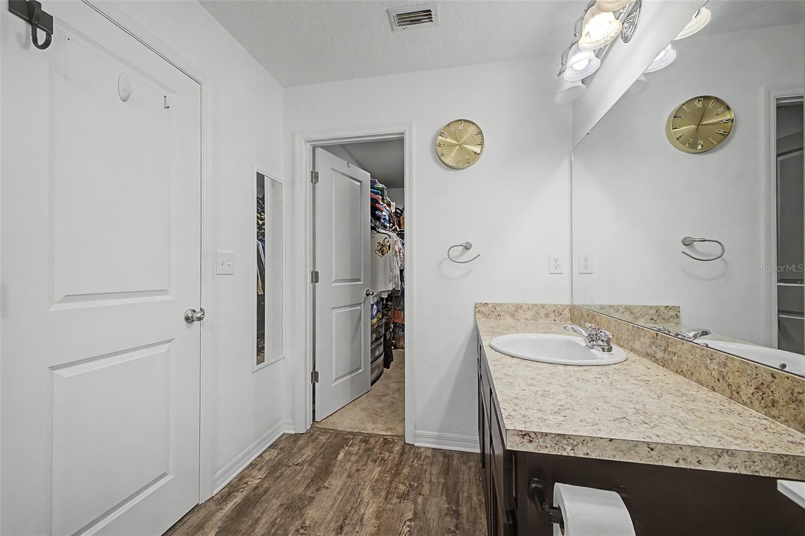 879 Grandin St Property Photo 14