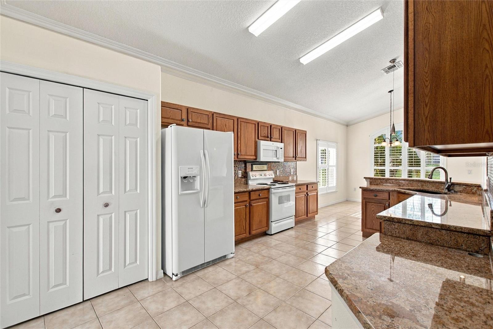 409 Royal Palm Dr Property Photo 5