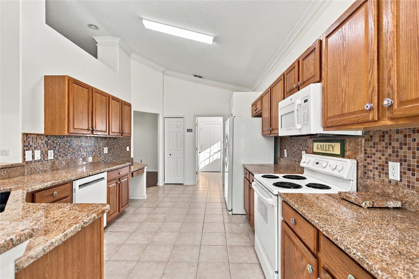 409 Royal Palm Dr Property Photo 26